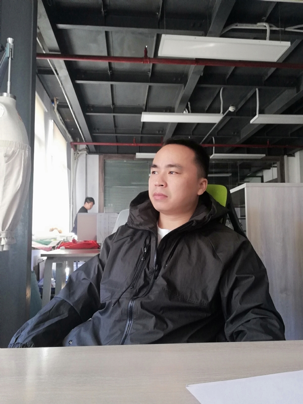 左眼皮跳跳的第一张照片--台湾上门女婿服务网