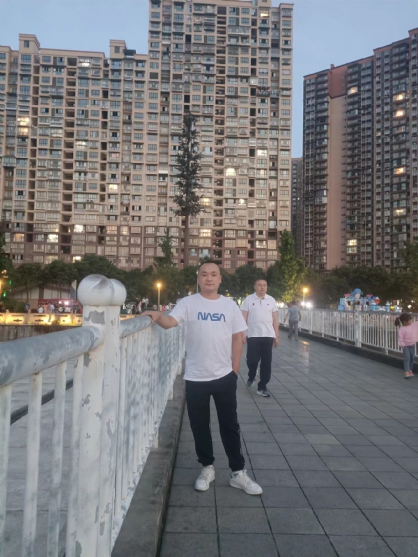 寂寞的男人的第一张照片--台湾上门女婿服务网