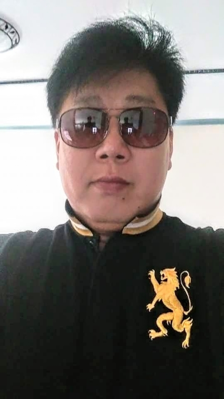 含笑半步癲的第一张照片--台湾上门女婿服务网