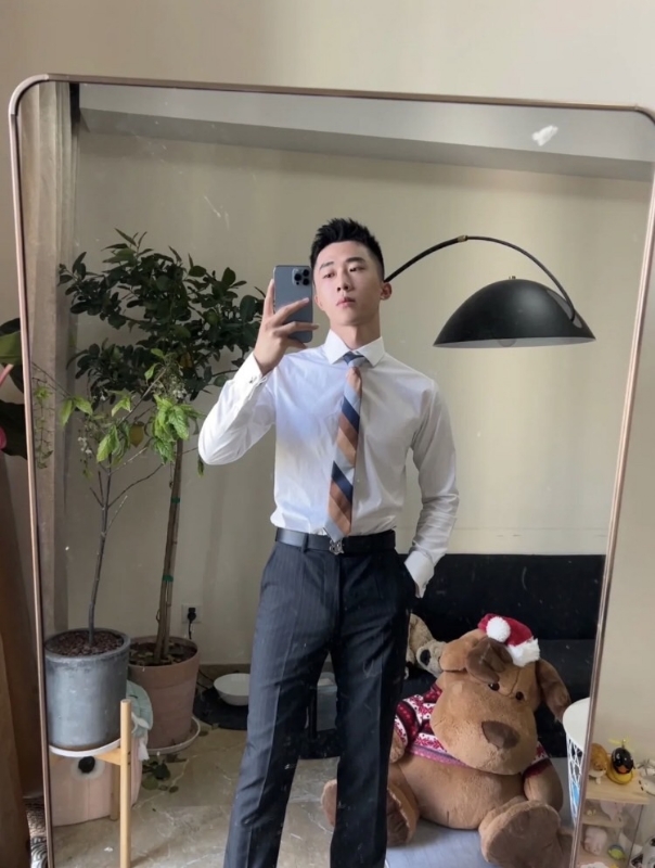 张浩的第一张照片--台湾上门女婿服务网